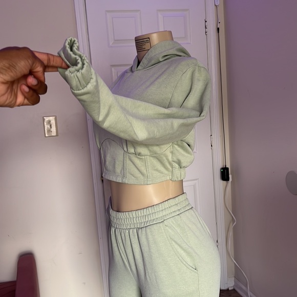 Two piece set - Picture 4 of 8